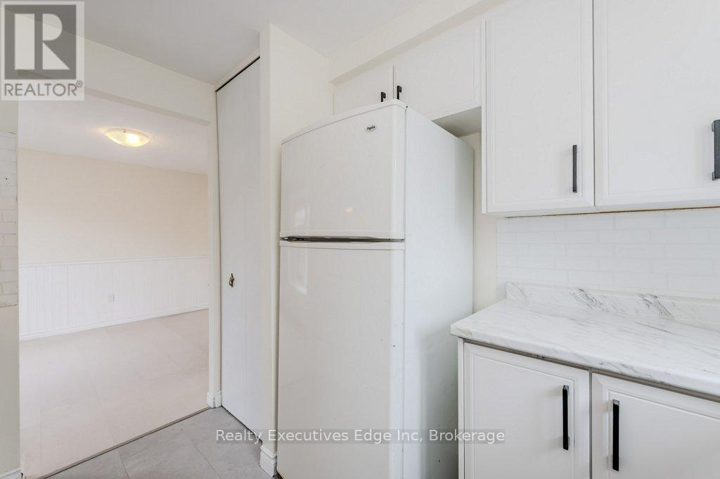 46 Appalachian Crescent, Kitchener, Ontario  N2E 1A4 - Photo 6 - X12099079