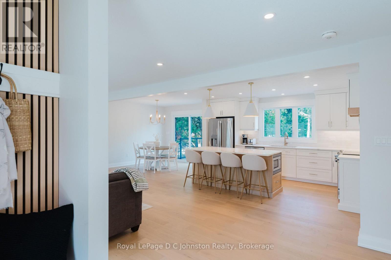 Property at 60 OTTAWA AVENUE image 3