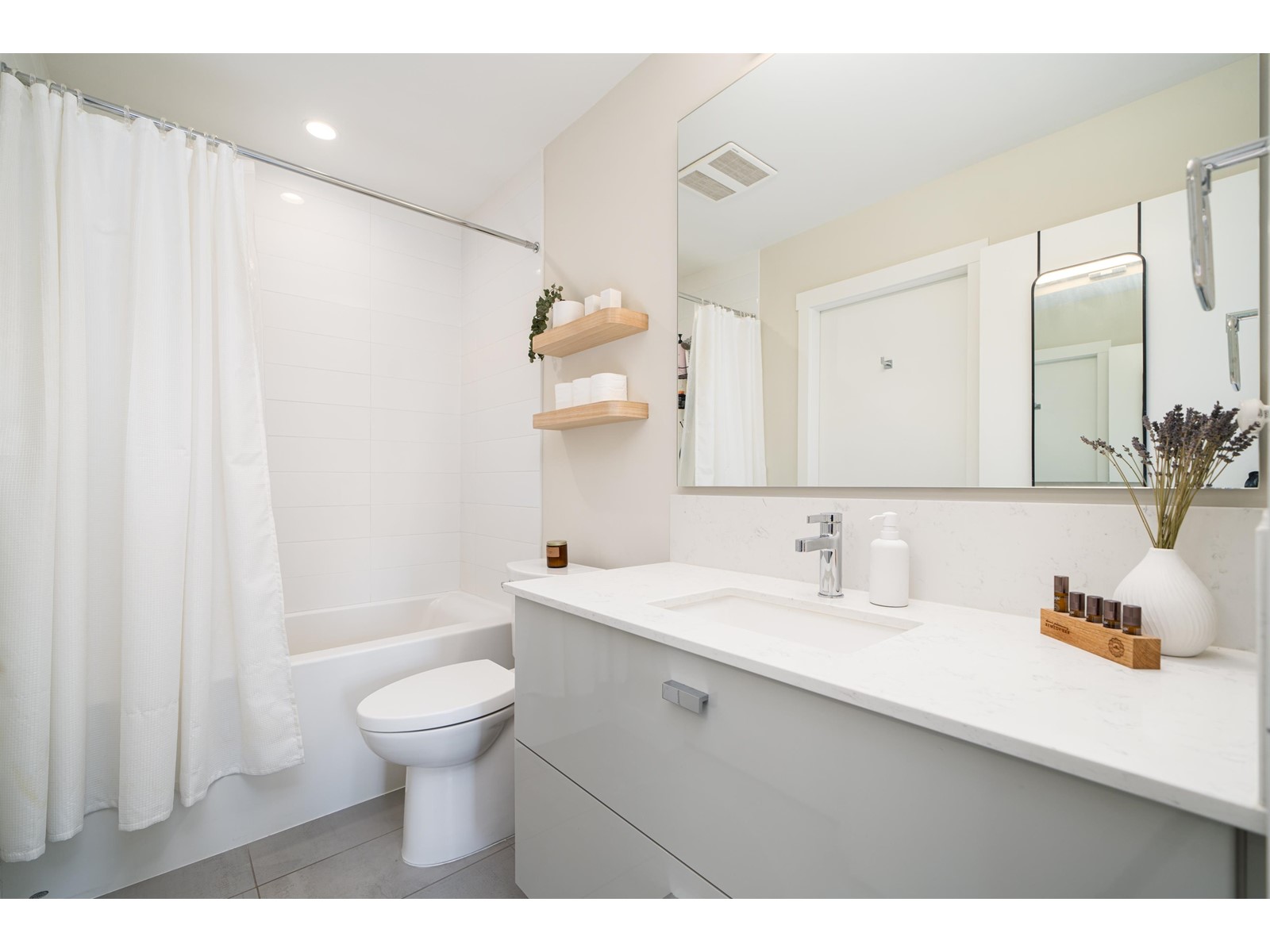 404 10838 Whalley Boulevard, Surrey, British Columbia  V3R 0G8 - Photo 13 - R2993443