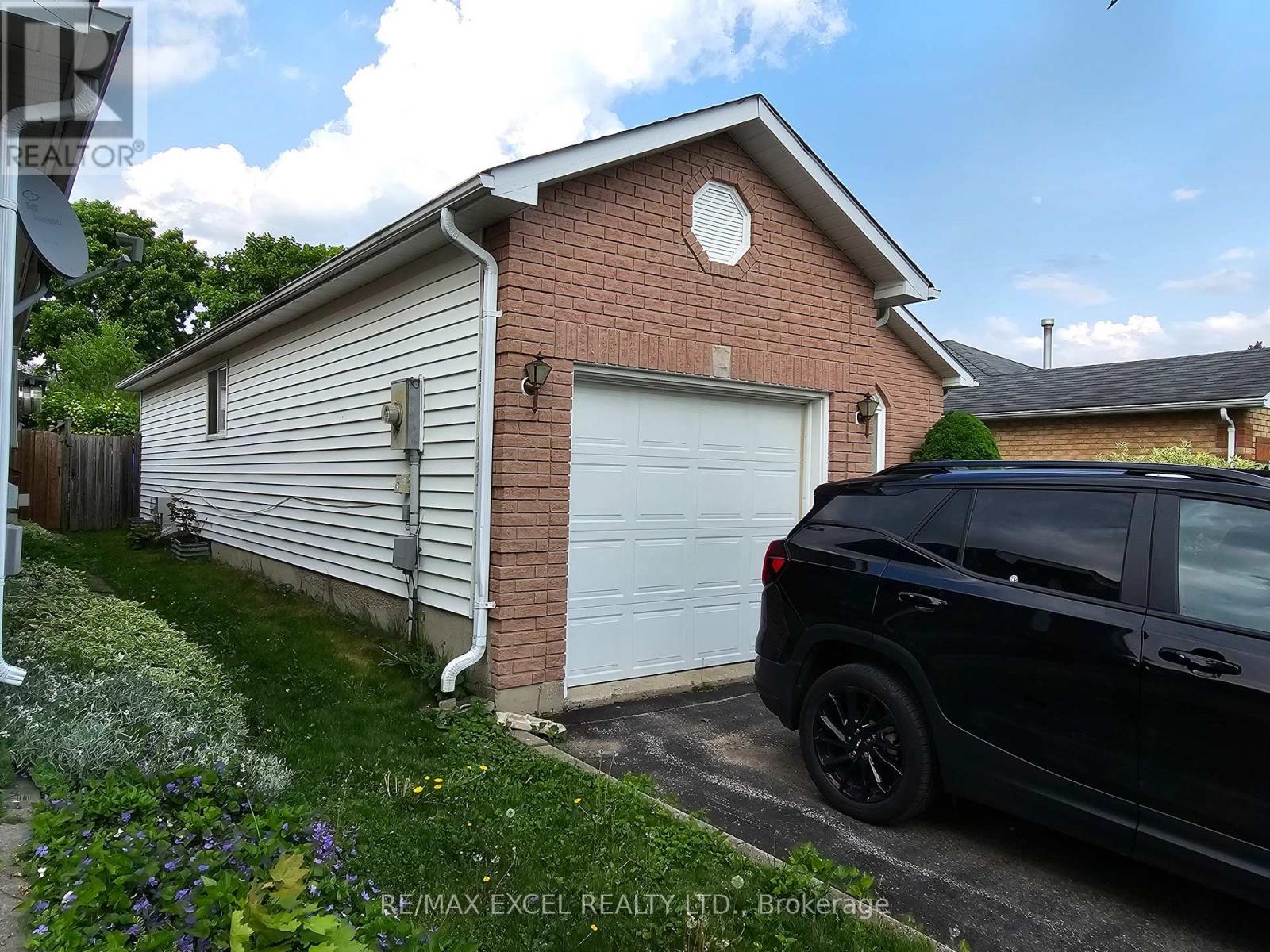 21 FINLAY ROAD, Barrie, Ontario