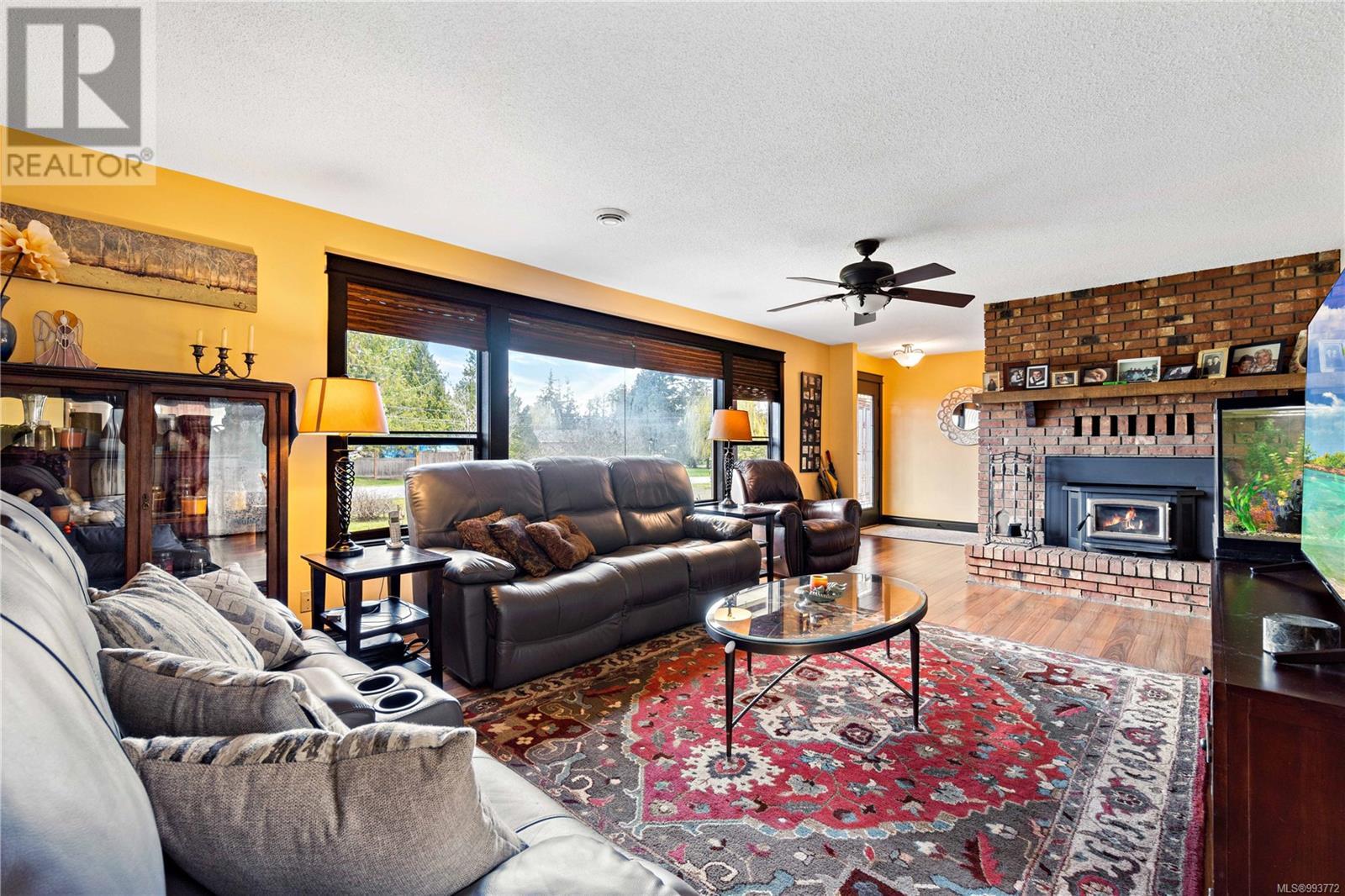 Property at 1306 Woodland Dr image 5