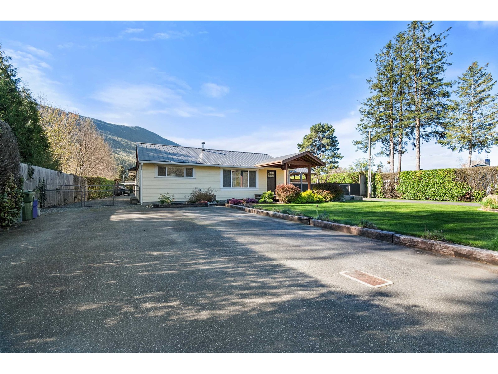 Property at 42720 WALNUT AVENUE image 2