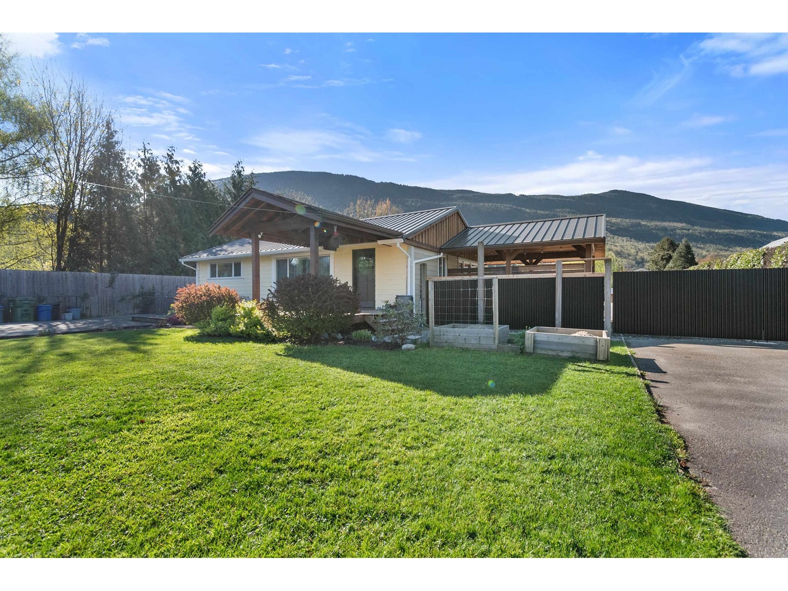 Property at 42720 WALNUT AVENUE image 3