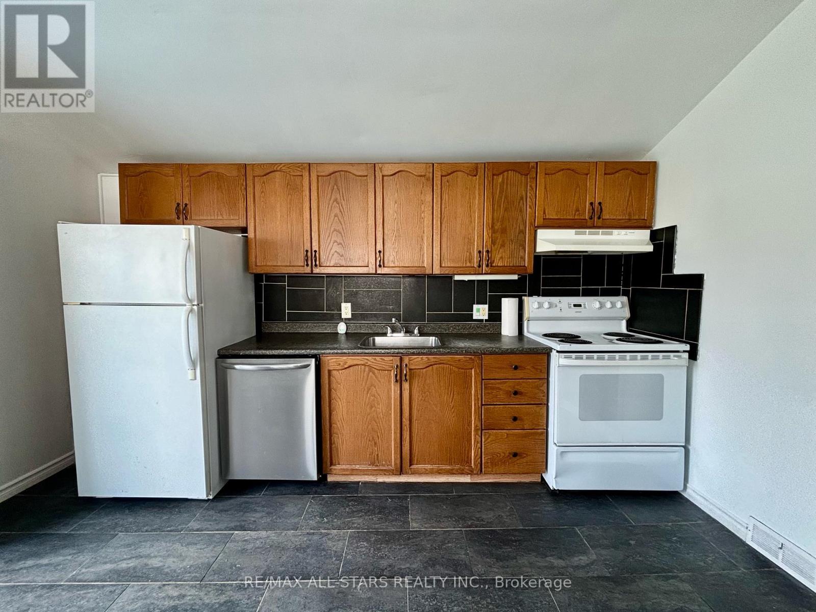 81 Durham Street W, Kawartha Lakes, Ontario  K9V 2P8 - Photo 12 - X12099120