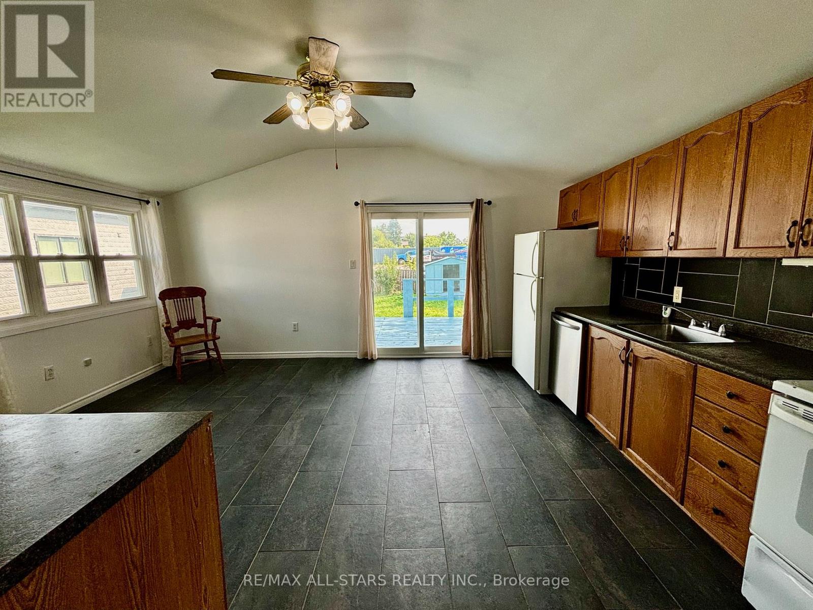 81 Durham Street W, Kawartha Lakes, Ontario  K9V 2P8 - Photo 9 - X12099120