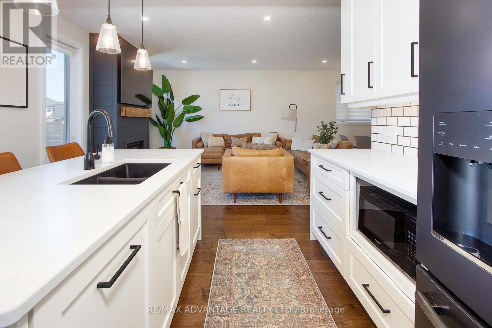 8 Locky Lane, Middlesex Centre, Ontario  N0L 1R0 - Photo 12 - X12099143