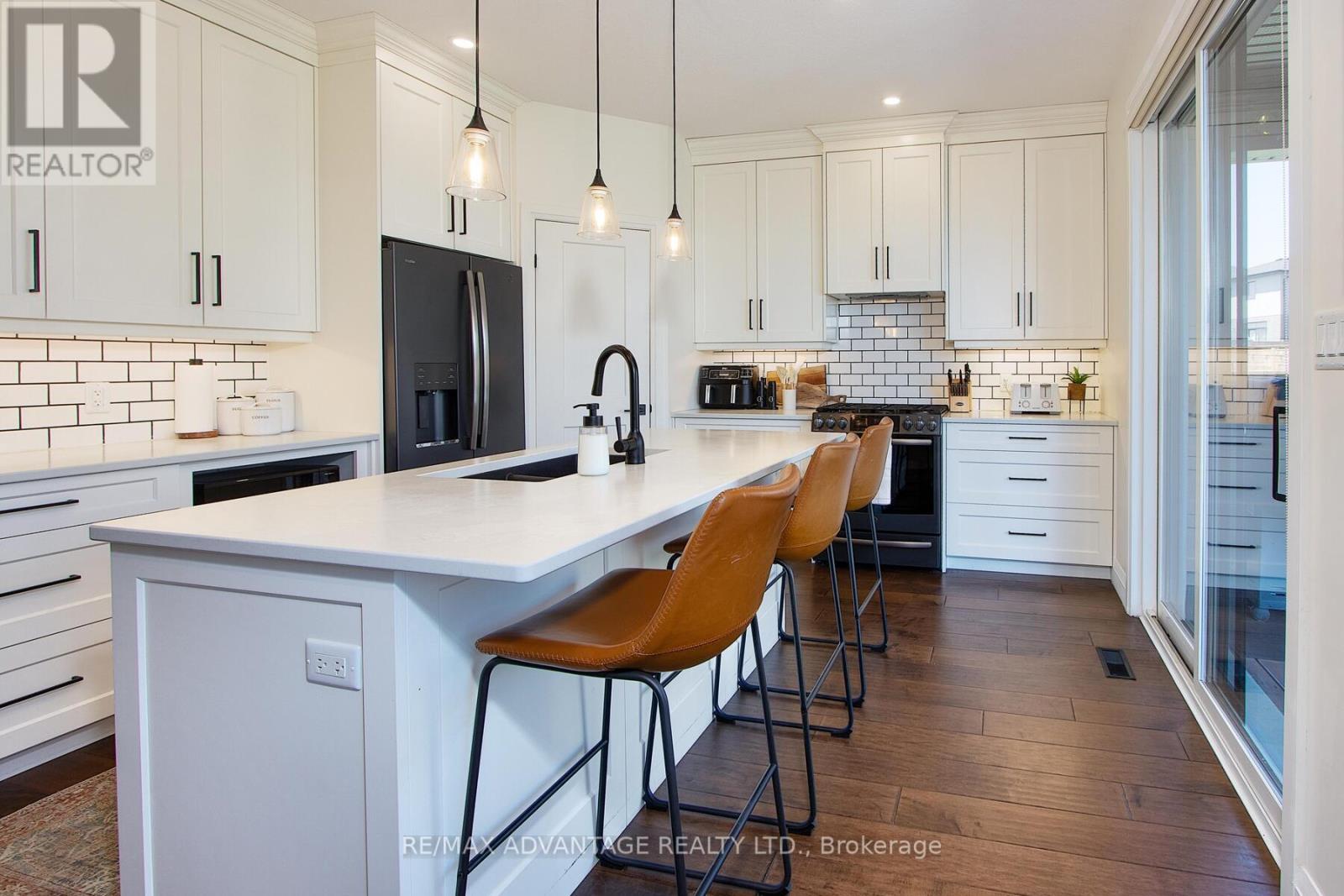 8 Locky Lane, Middlesex Centre, Ontario  N0L 1R0 - Photo 15 - X12099143