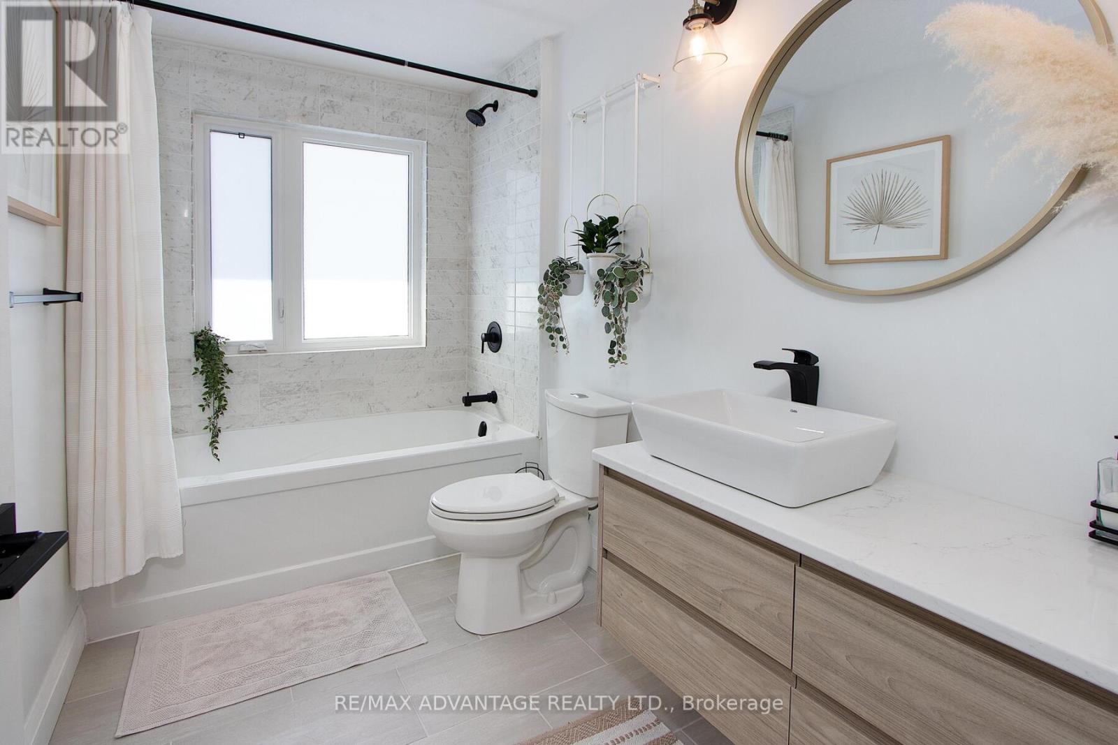 8 Locky Lane, Middlesex Centre, Ontario  N0L 1R0 - Photo 32 - X12099143