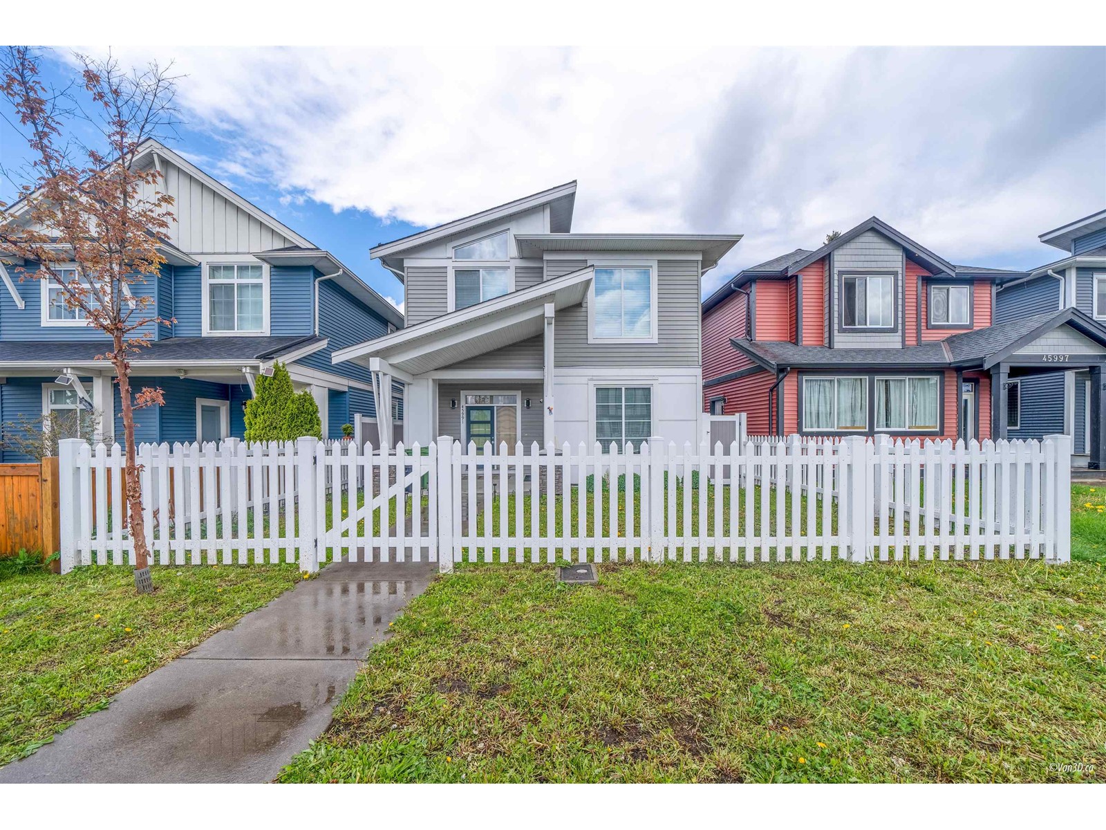 Property at 45991 FOURTH AVENUE image 3