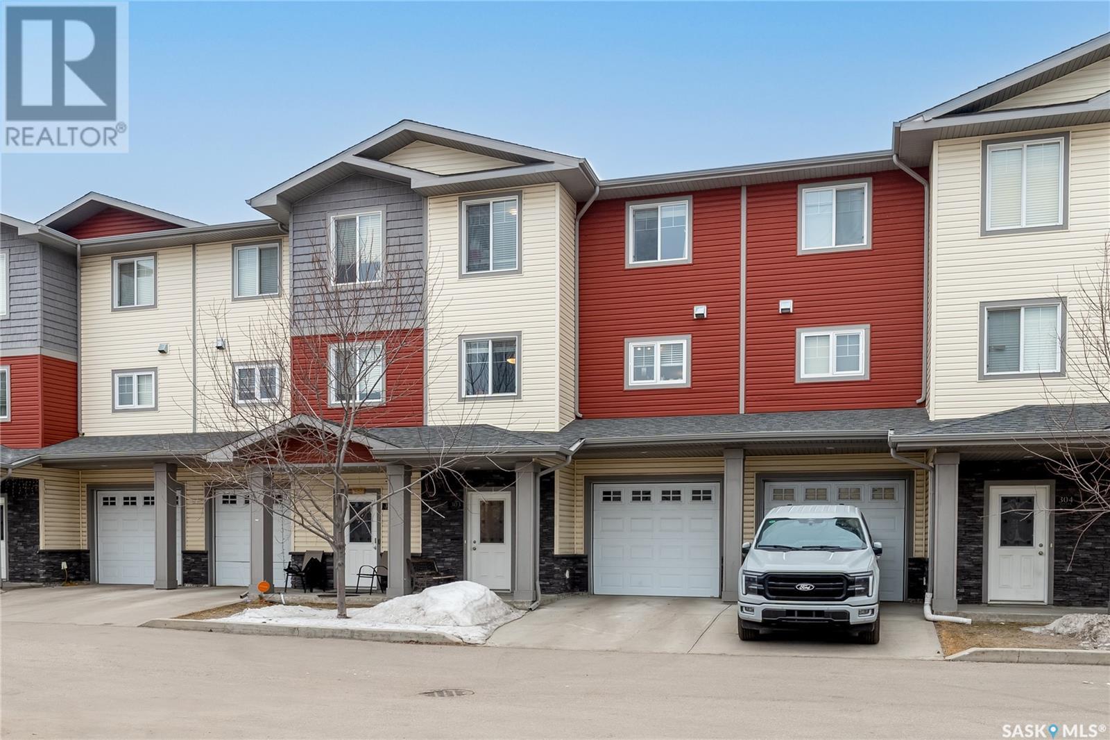 303 3440 Avonhurst Drive, Regina, Saskatchewan  S4R 2E1 - Photo 1 - SK000071