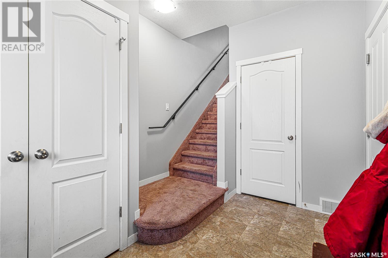 303 3440 Avonhurst Drive, Regina, Saskatchewan  S4R 2E1 - Photo 3 - SK000071