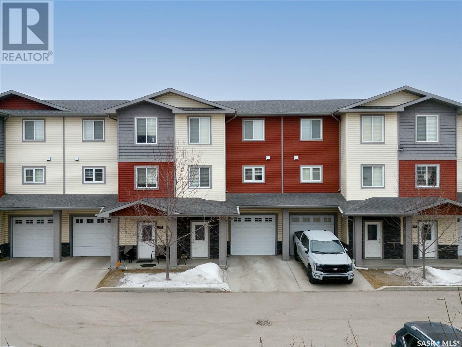 303 3440 Avonhurst Drive, Regina, Saskatchewan  S4R 2E1 - Photo 2 - SK000071