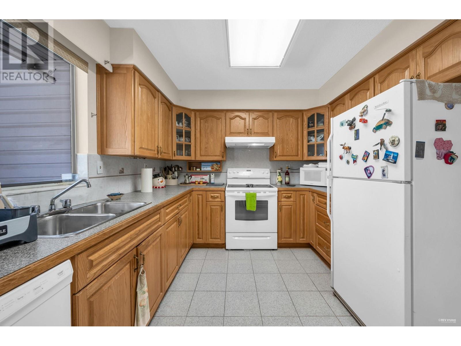 567 Clare Avenue, Burnaby, British Columbia  V5B 4L3 - Photo 10 - R2993358