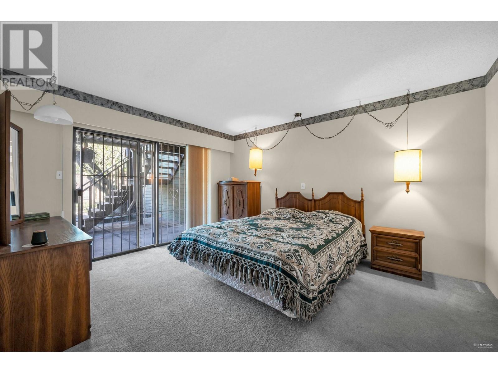 567 Clare Avenue, Burnaby, British Columbia  V5B 4L3 - Photo 5 - R2993358