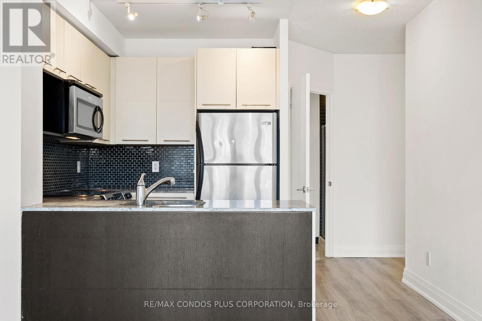 2010 - 21 Carlton Street, Toronto, Ontario  M5B 1L3 - Photo 5 - C12098477