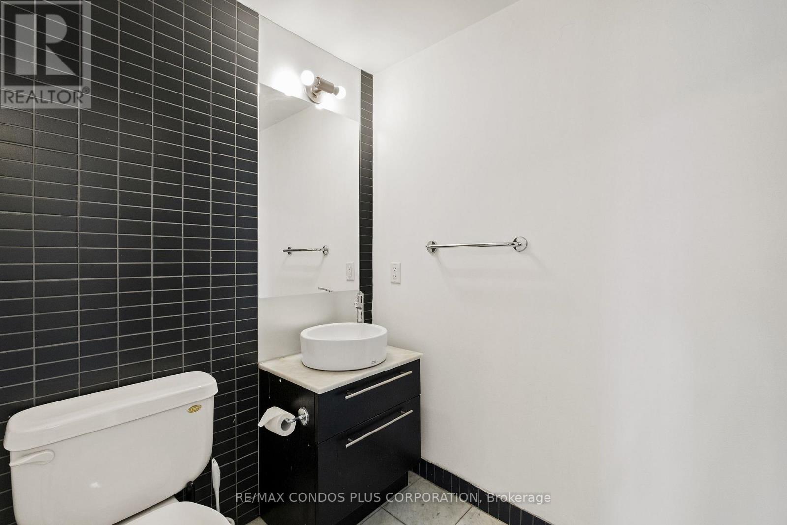 2010 - 21 Carlton Street, Toronto, Ontario  M5B 1L3 - Photo 8 - C12098477