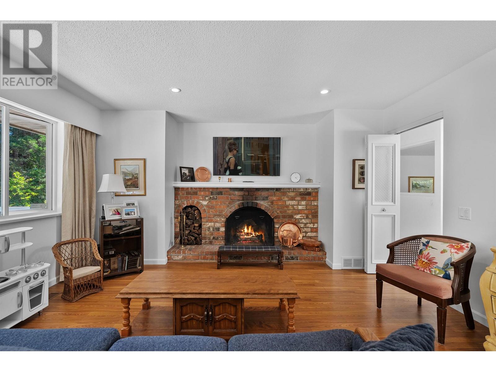 5749 Cranley Drive, West Vancouver, British Columbia  V7W 1S7 - Photo 6 - R2993370