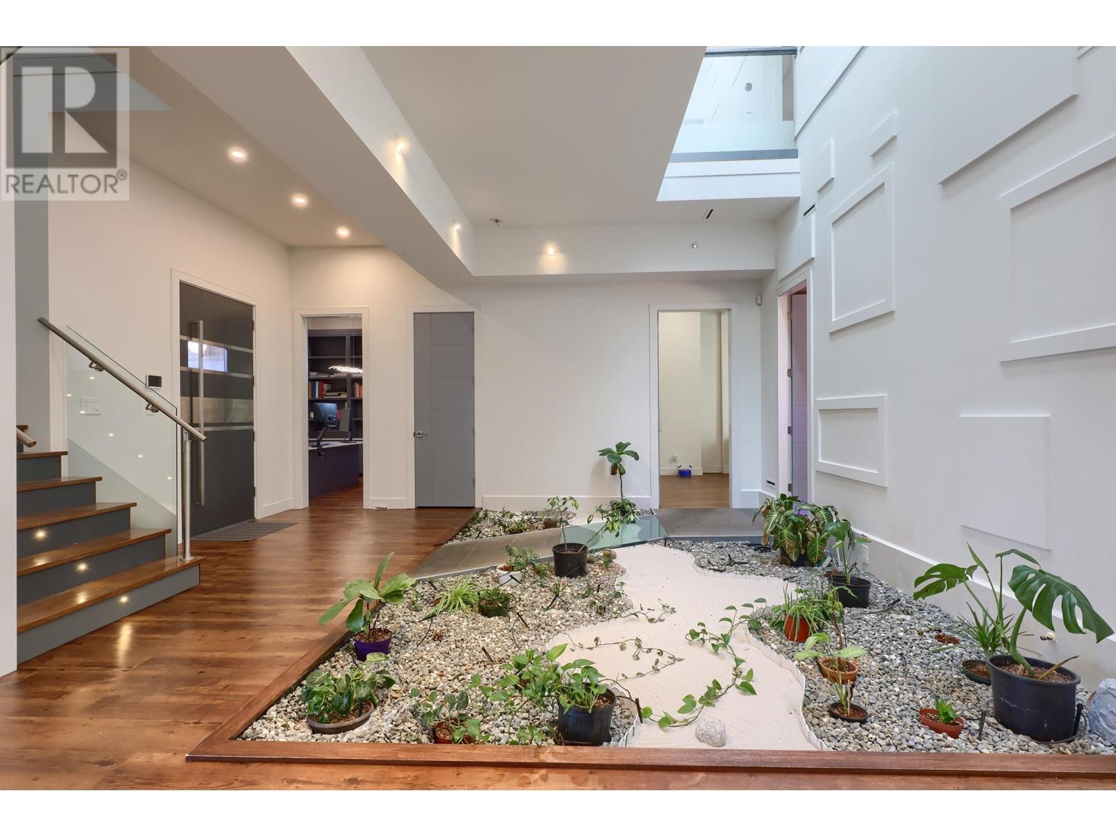 Property at 3580 PHILLIPS AVENUE image 3