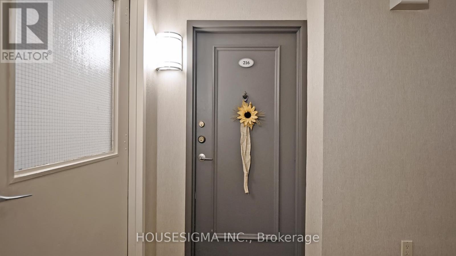 Property at 216 - 15 LA ROSE AVENUE image 4