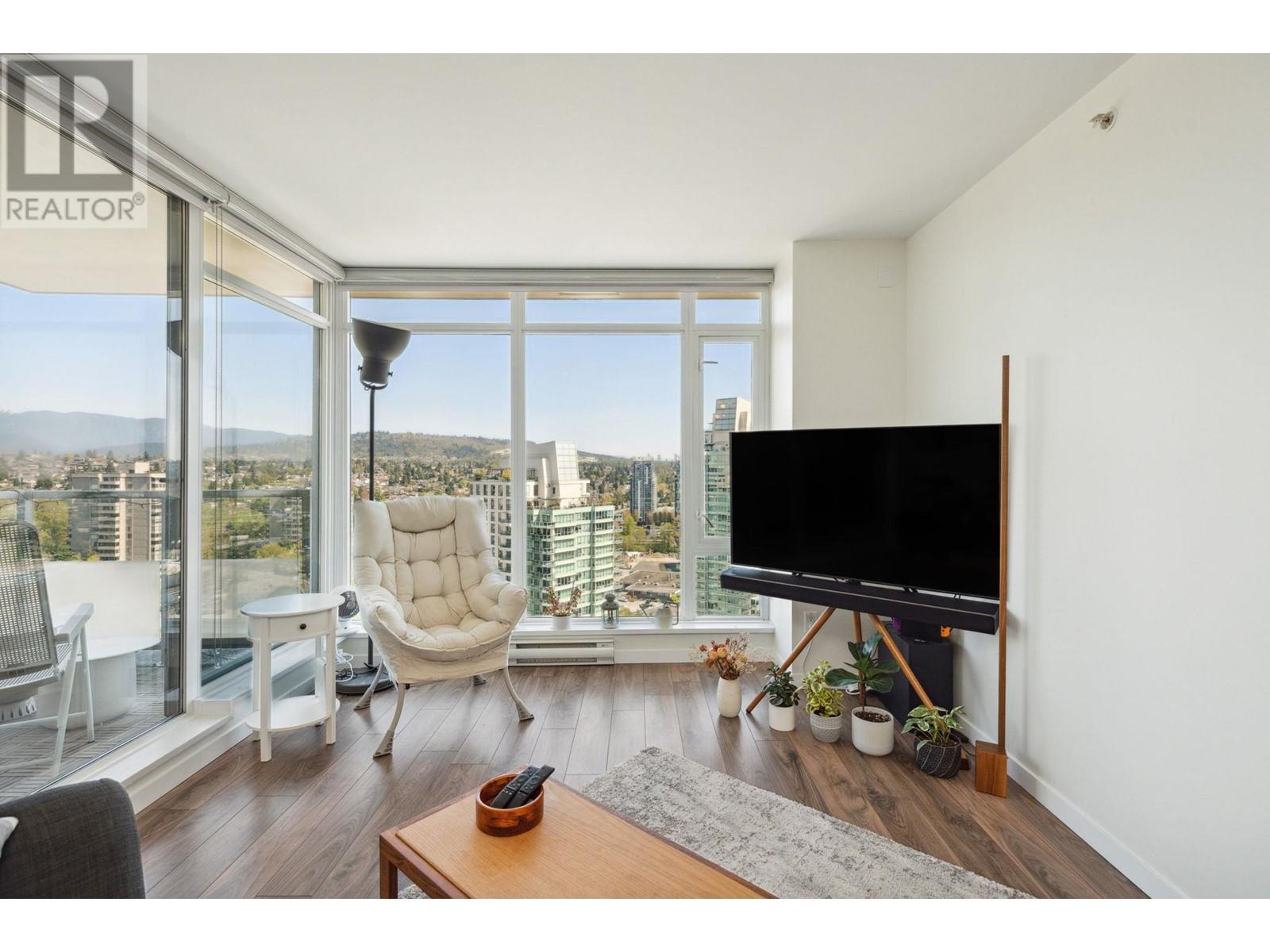 Listing Picture 4 of 39 : 2905 2133 DOUGLAS ROAD, Burnaby / 本拿比 - 魯藝地產 Yvonne Lu Group - MLS Medallion Club Member
