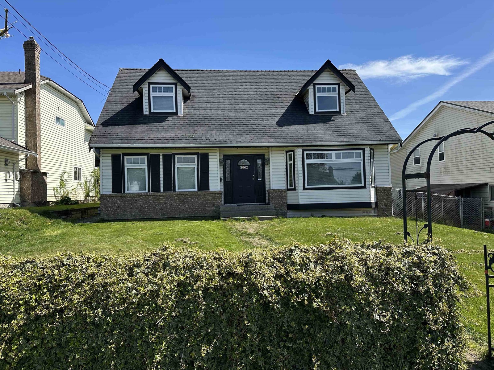 5662 184 STREET, Surrey, British Columbia
