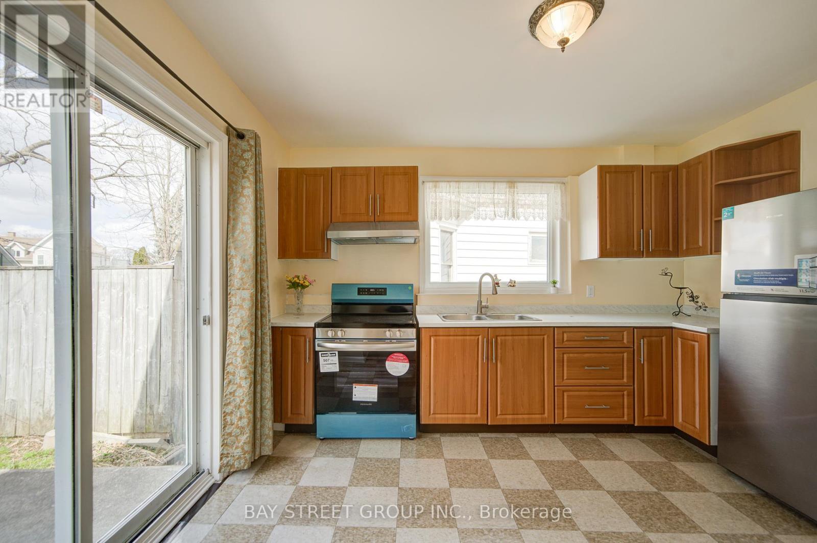 4554 Ryerson Crescent, Niagara Falls (Downtown), Ontario  L2E 1E2 - Photo 21 - X12074837