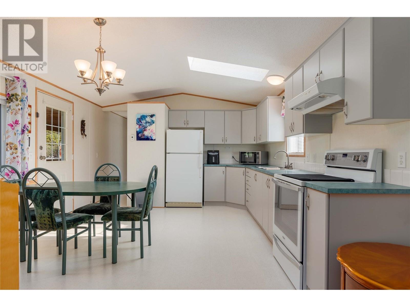 3367 Upper Levels Road, Robson, British Columbia  V0G 1X0 - Photo 46 - 10341342