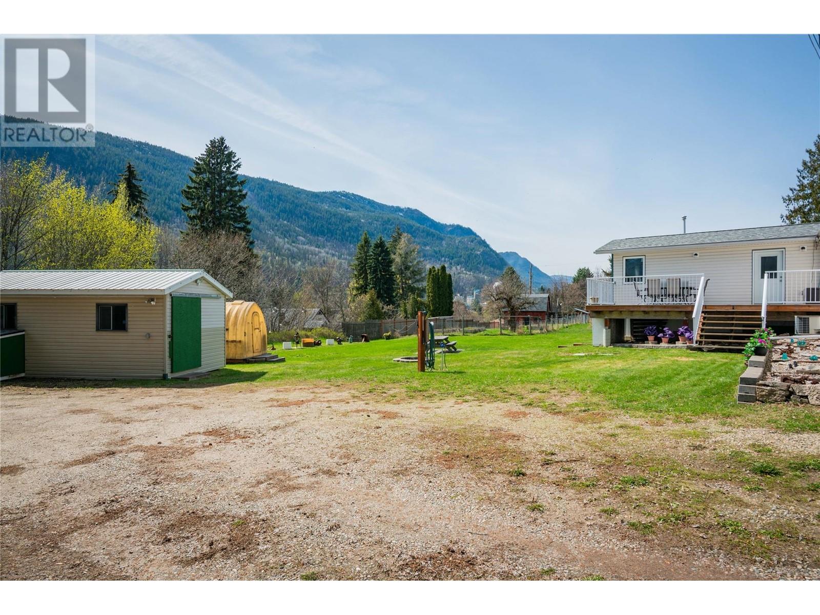 3367 Upper Levels Road, Robson, British Columbia  V0G 1X0 - Photo 10 - 10341342