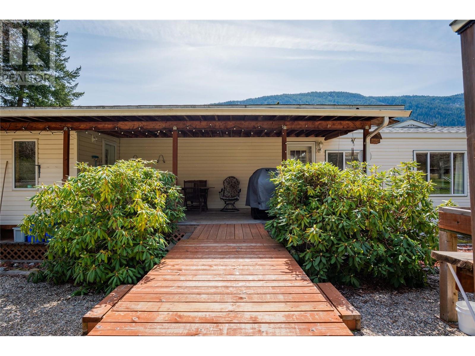 3367 Upper Levels Road, Robson, British Columbia  V0G 1X0 - Photo 27 - 10341342
