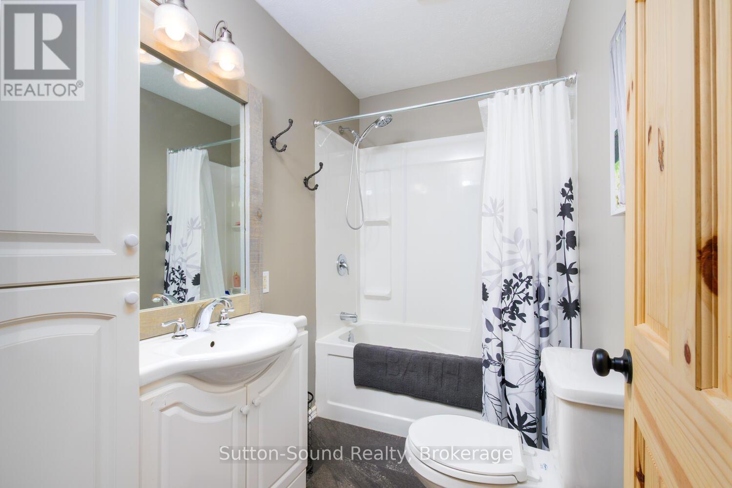 134 Lakeview Drive, Georgian Bluffs, Ontario  N0H 2T0 - Photo 22 - X12061249