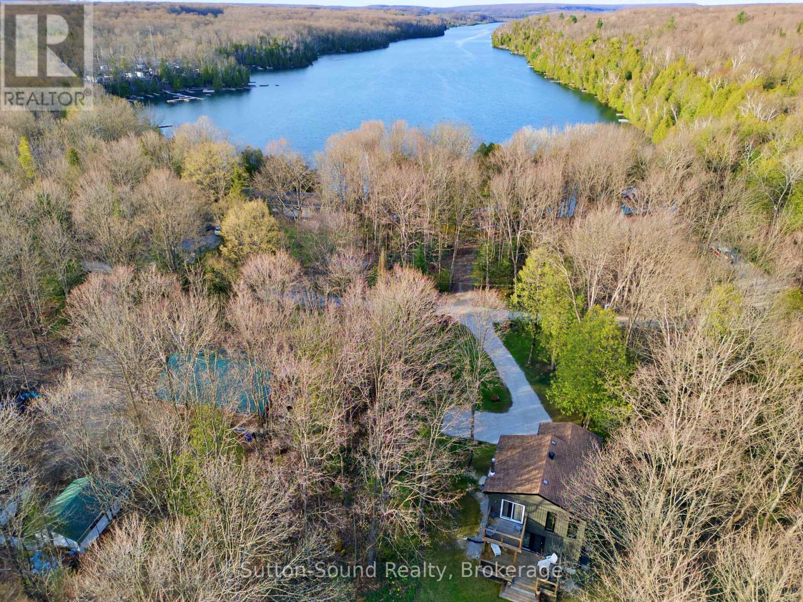 134 Lakeview Drive, Georgian Bluffs, Ontario  N0H 2T0 - Photo 2 - X12061249
