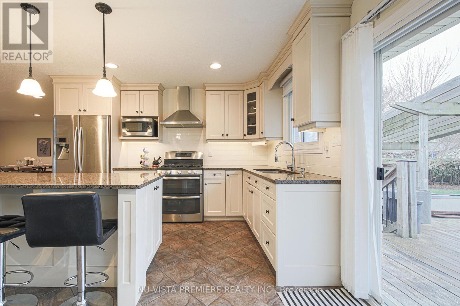 Photo 11 of 37 for 511 Melcrest Road