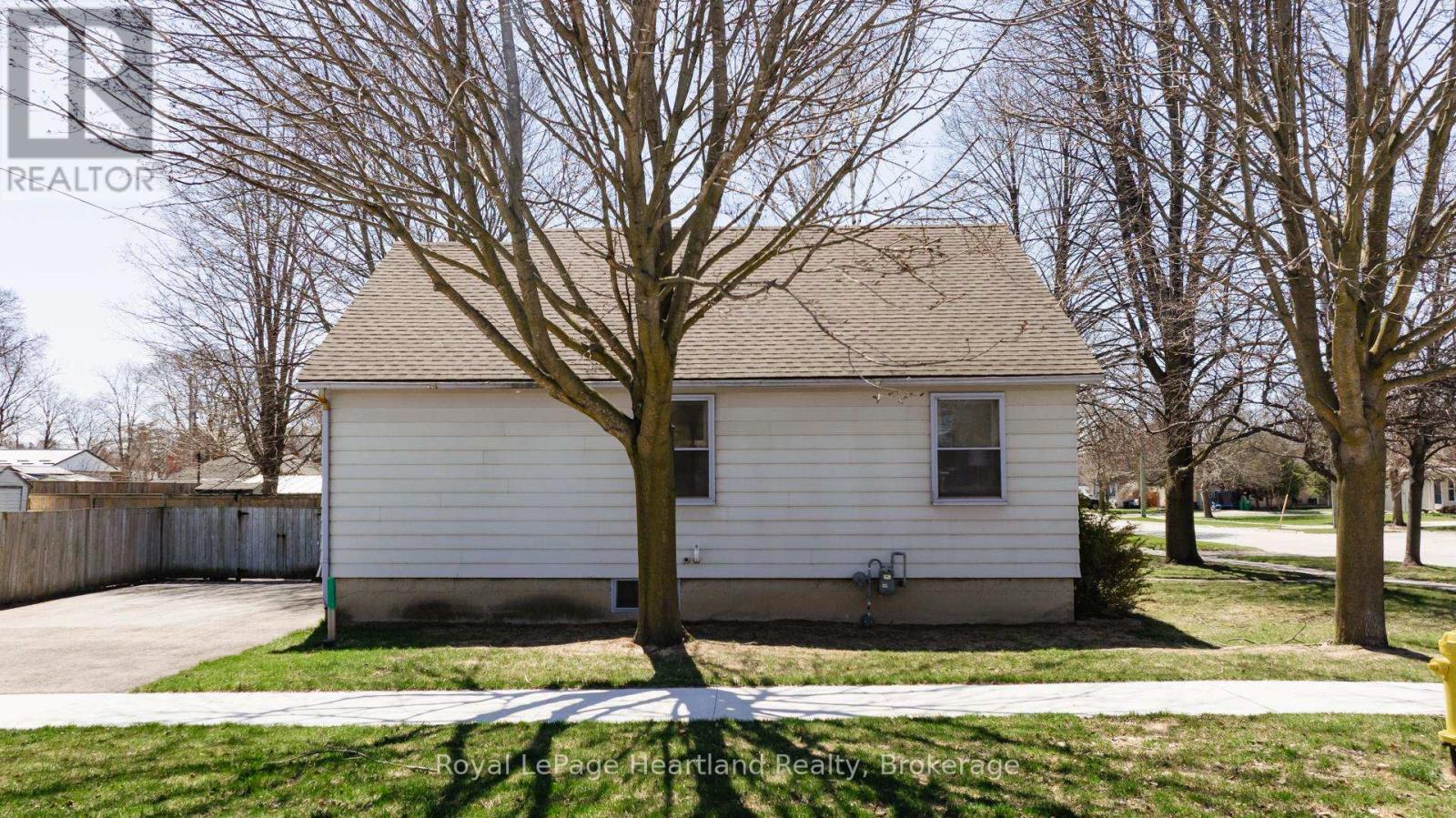 136 Cambria Road N, Goderich, Ontario  N7A 2P8 - Photo 27 - X12099299
