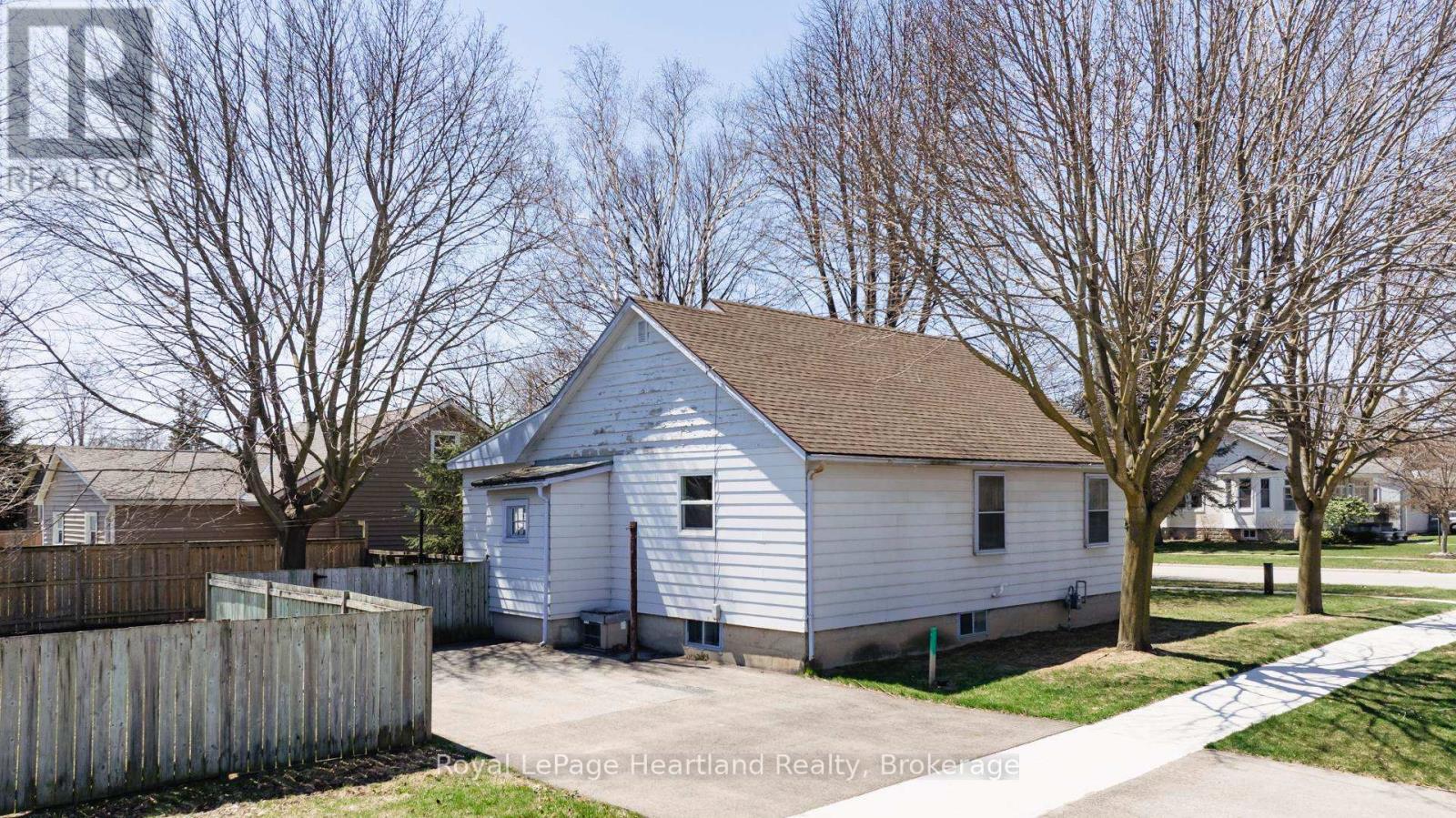 136 Cambria Road N, Goderich, Ontario  N7A 2P8 - Photo 28 - X12099299