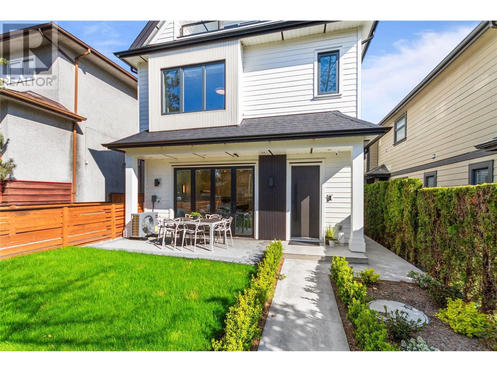 1 2169 Charles Street, Vancouver, British Columbia  V5L 2H8 - Photo 2 - R2993282