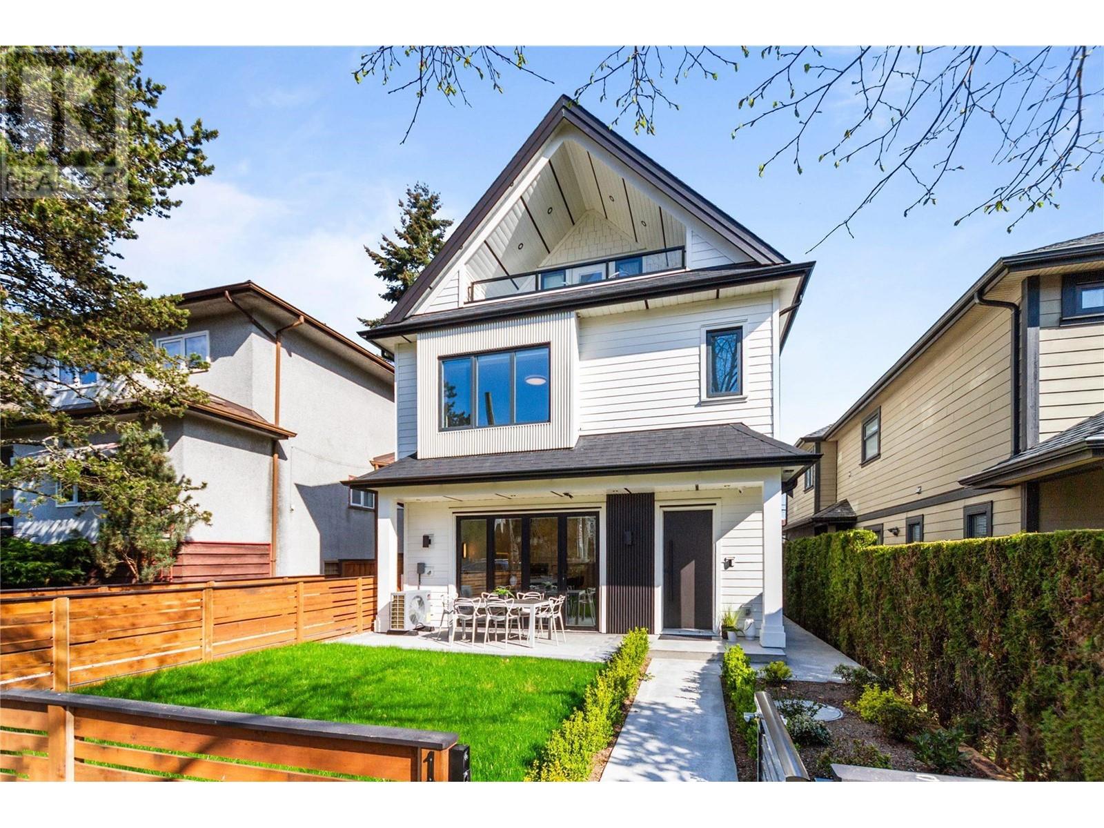 1 2169 Charles Street, Vancouver, British Columbia  V5L 2H8 - Photo 1 - R2993282