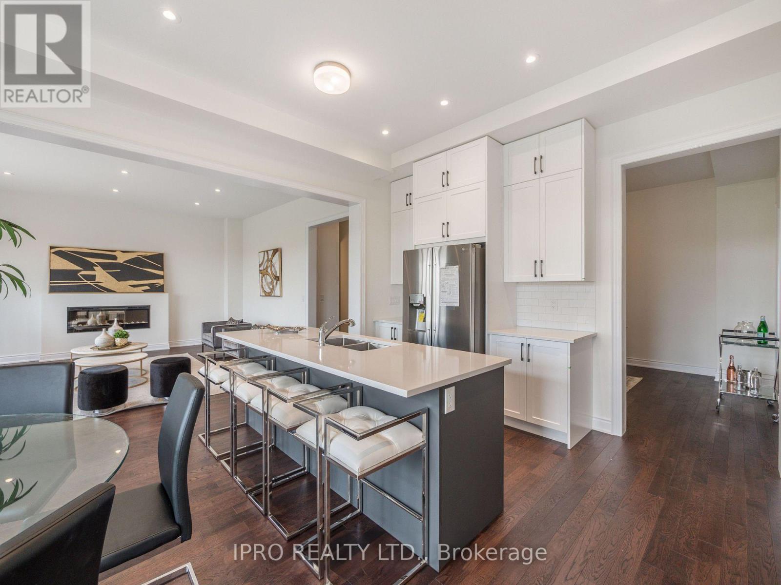 Property at 1341 BLACKMORE STREET image 3