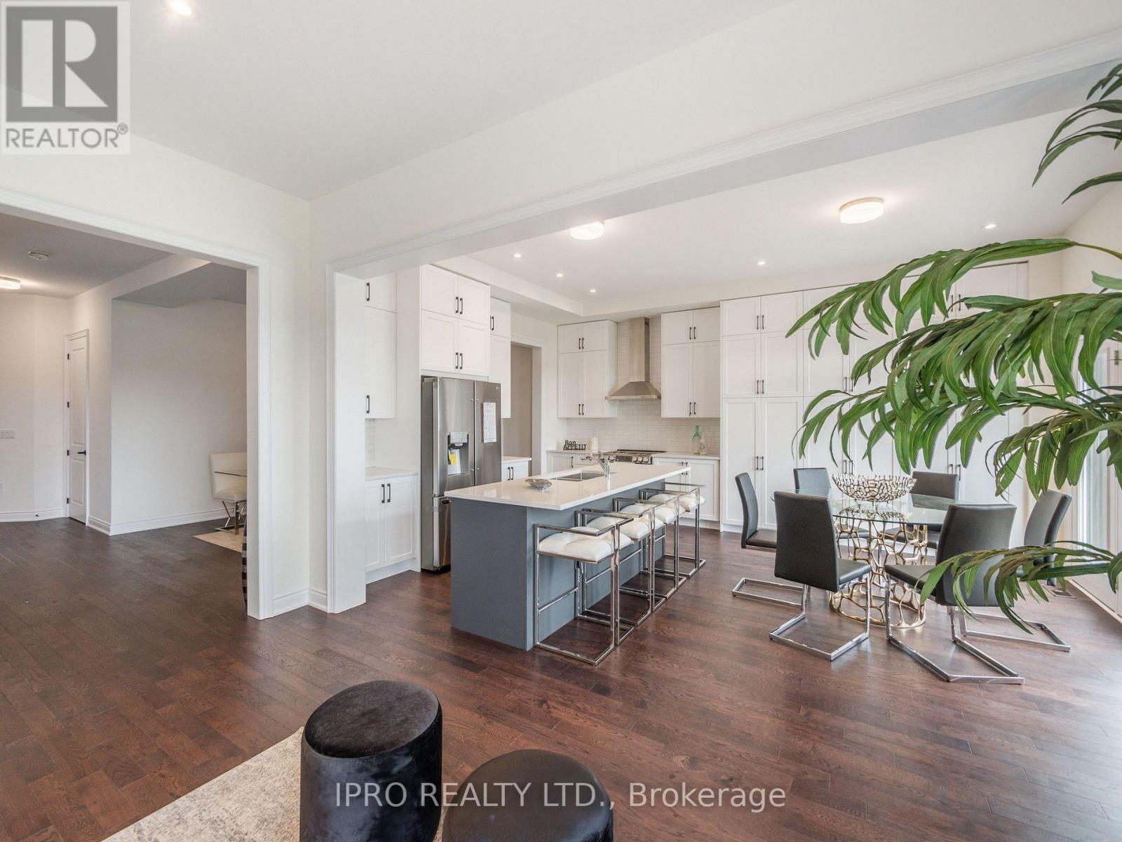 Property at 1341 BLACKMORE STREET image 4