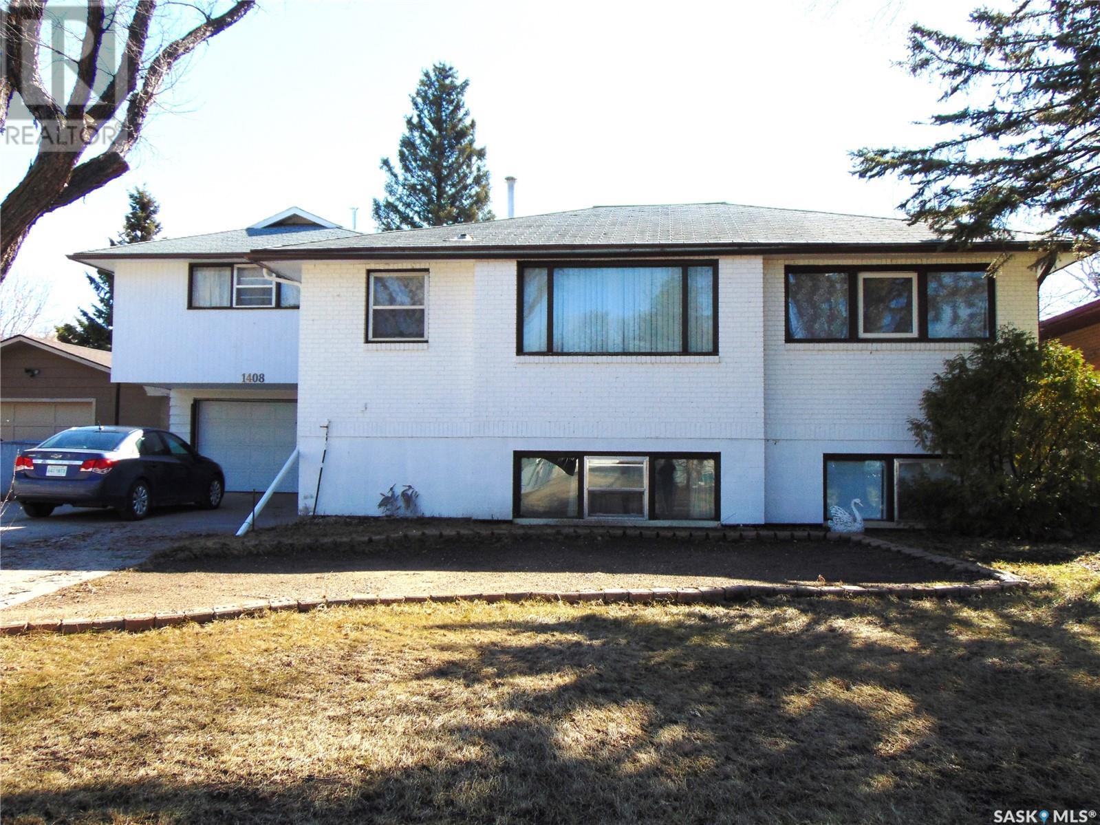 Property at 1408 N AVENUE S image 1