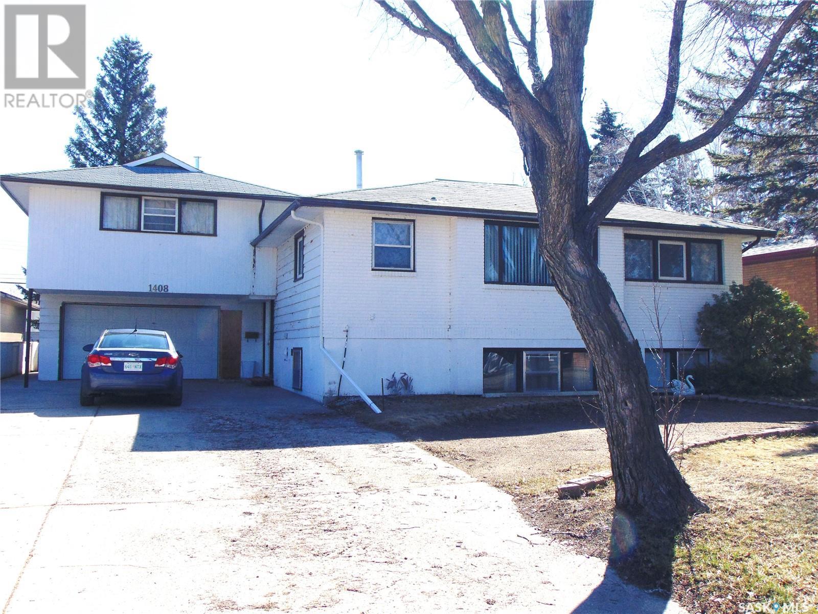 Property at 1408 N AVENUE S image 2