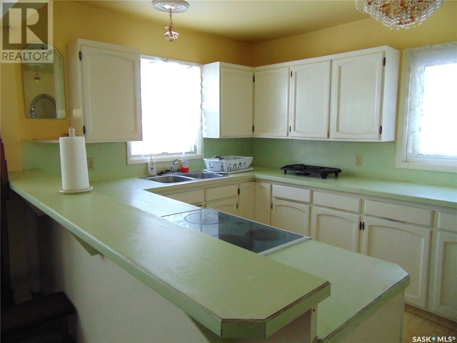 Property at 1408 N AVENUE S image 3