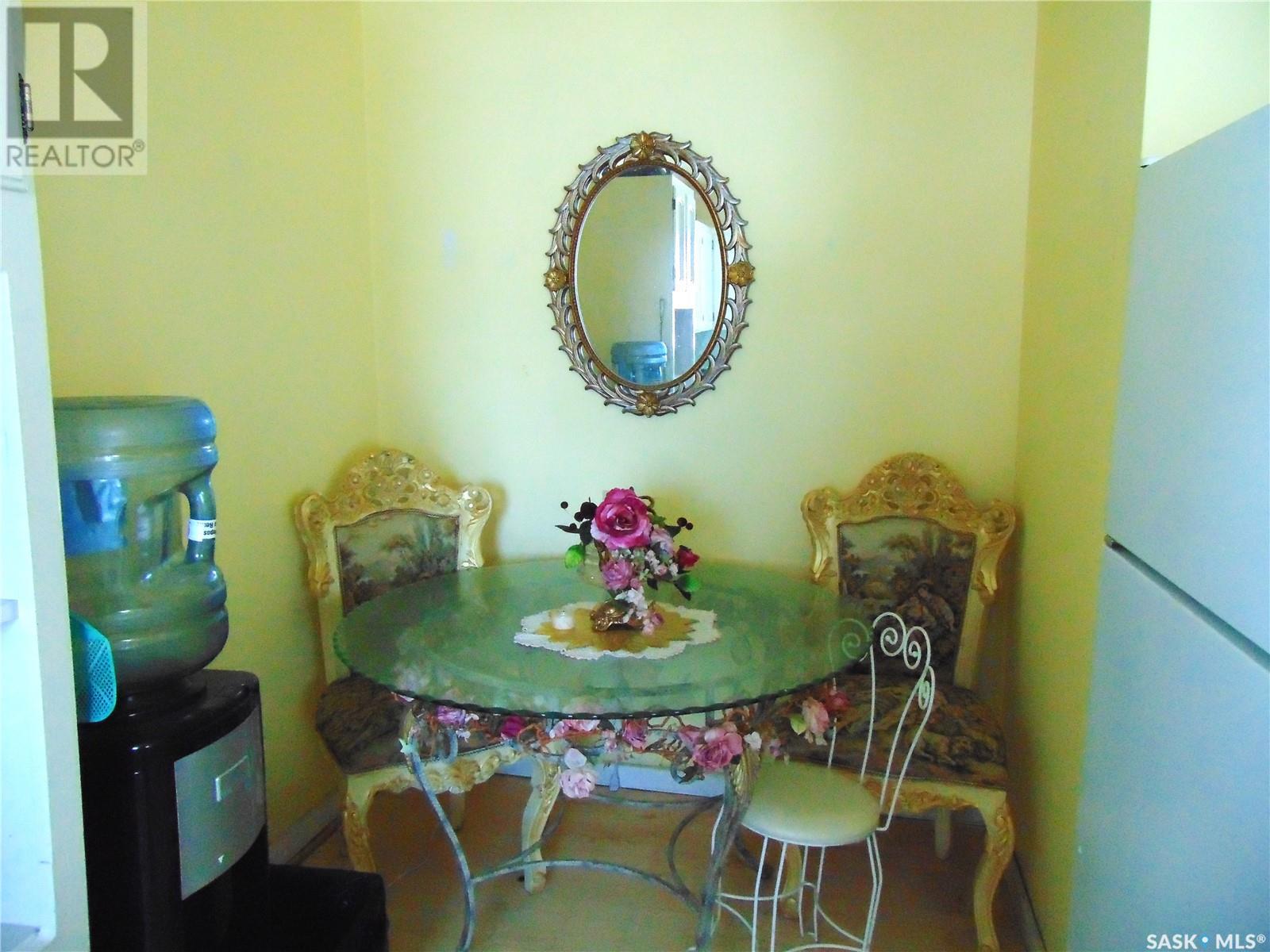 Property at 1408 N AVENUE S image 5
