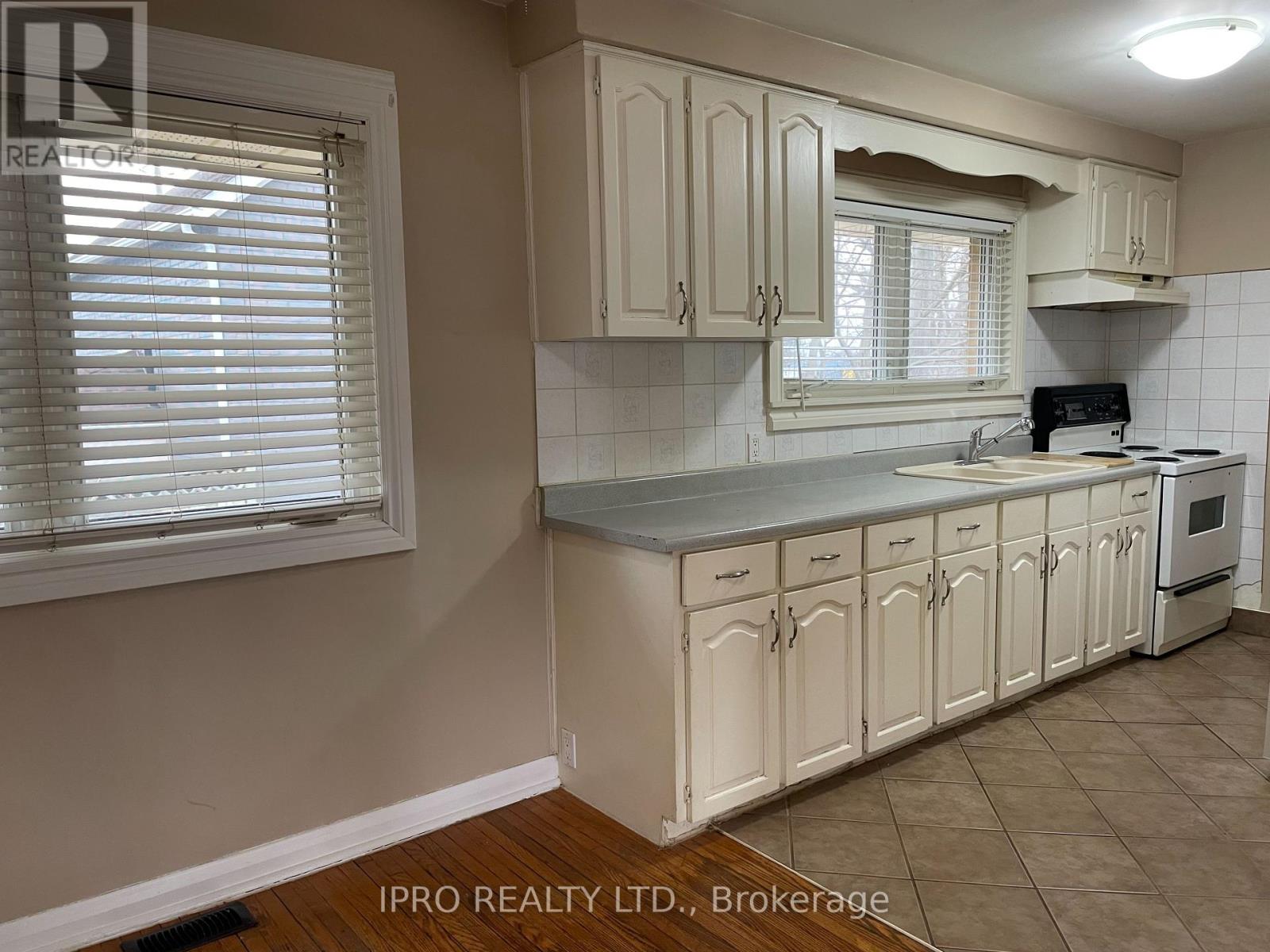 Property at 79 JOHN STREET image 3