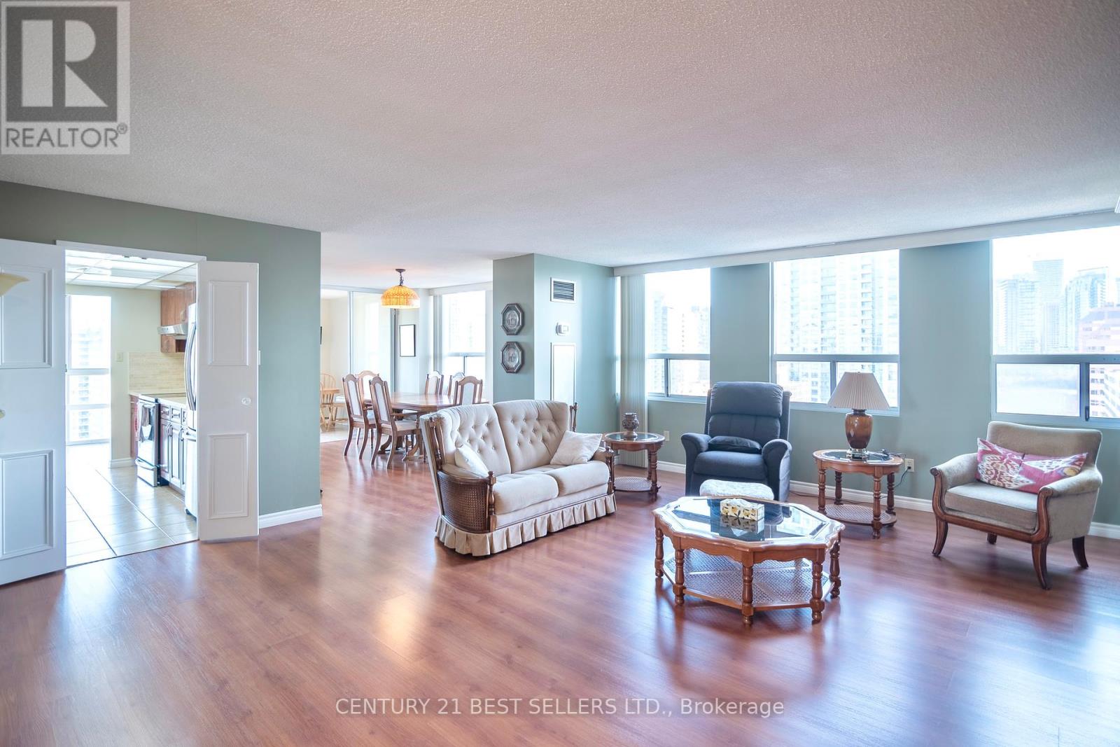 1803 - 3650 Kaneff Crescent, Mississauga, Ontario  L5A 4A1 - Photo 2 - W12099205
