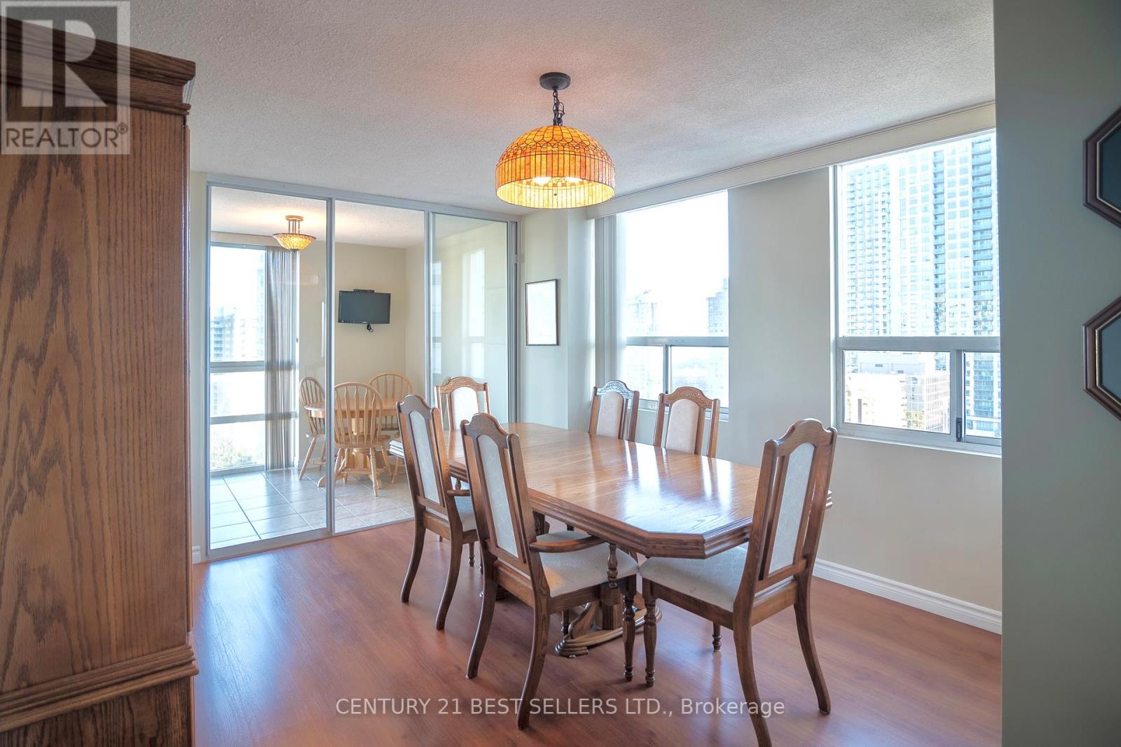 1803 - 3650 Kaneff Crescent, Mississauga, Ontario  L5A 4A1 - Photo 4 - W12099205