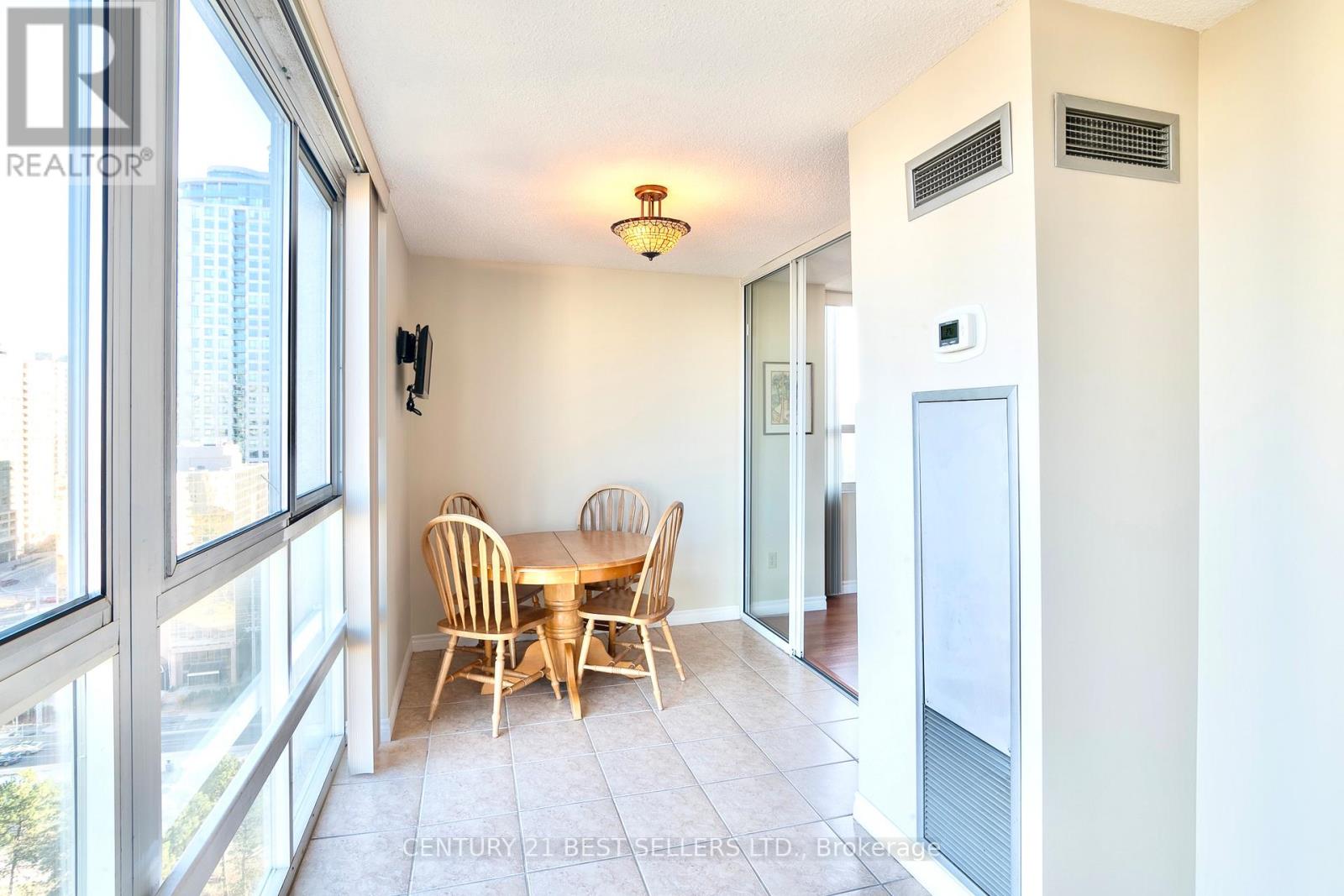1803 - 3650 Kaneff Crescent, Mississauga, Ontario  L5A 4A1 - Photo 6 - W12099205