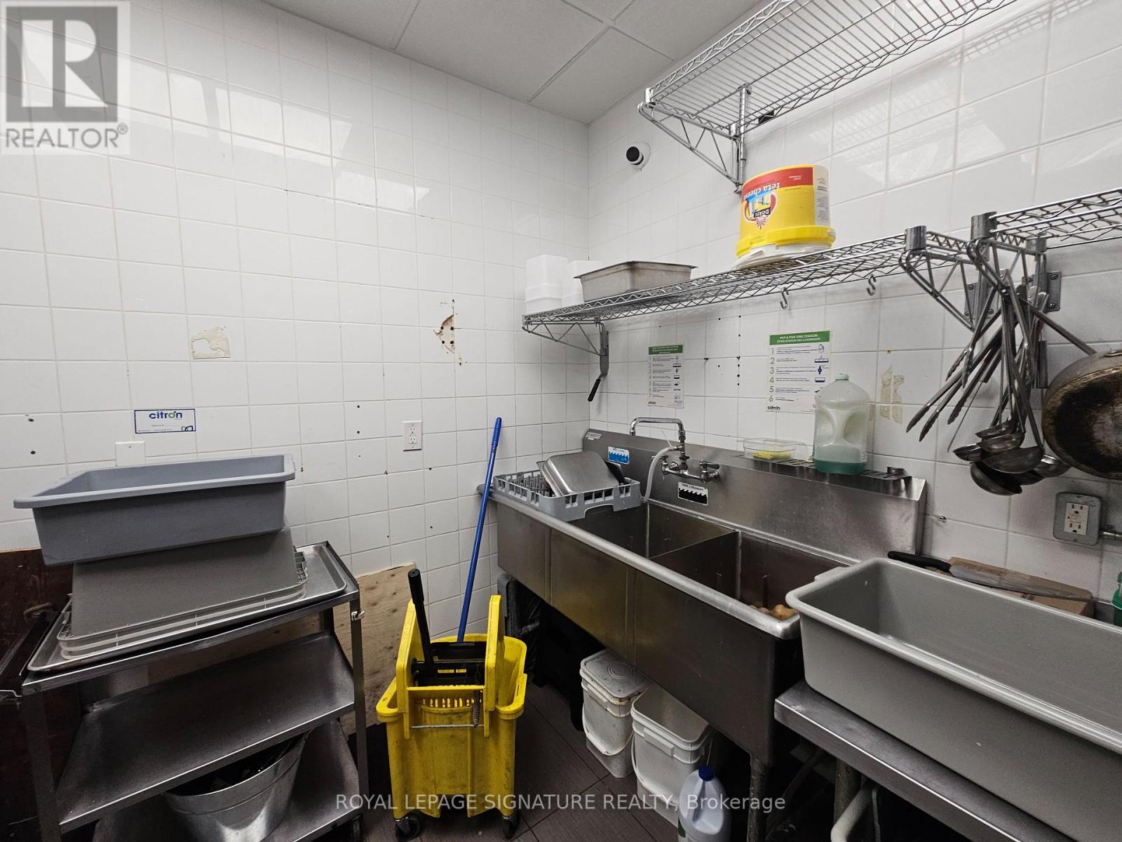 425 Jane Street, Toronto, Ontario  M6S 3Z7 - Photo 19 - W12099313