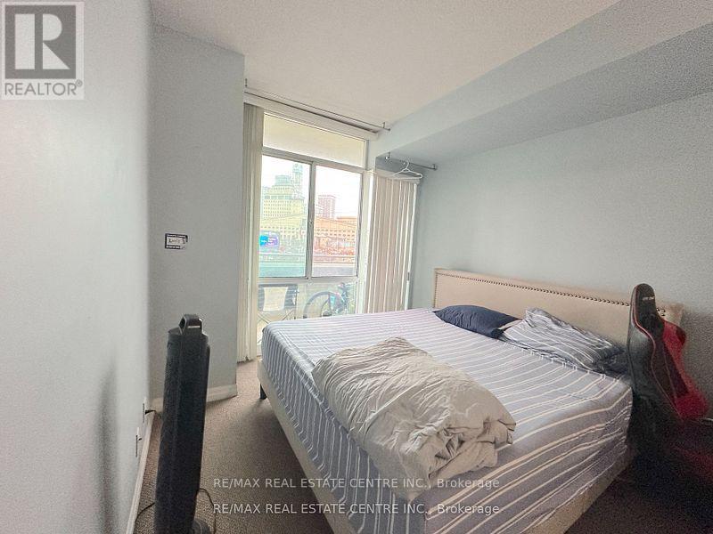 301 - 3939 Duke Of York Boulevard, Mississauga, Ontario  L5B 4N2 - Photo 2 - W12099339