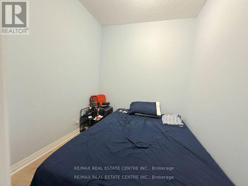 301 - 3939 Duke Of York Boulevard, Mississauga, Ontario  L5B 4N2 - Photo 5 - W12099339