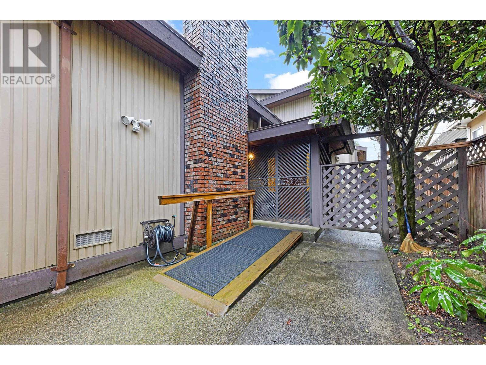 Property at 137 W WOODSTOCK AVENUE image 3